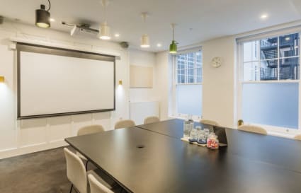 32 Person Private Offices | 1,075 Sq. Ft.