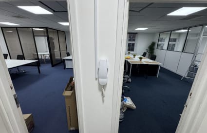 20 DESK OFFICE TO RENT IN KINGSTON