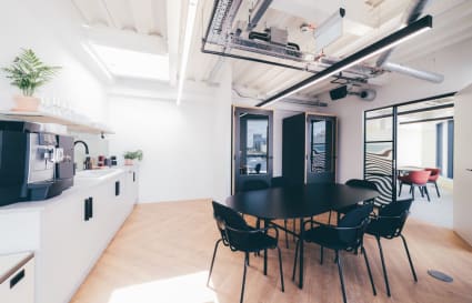 10 Person Private Office in London | 355 Sq. Ft.
