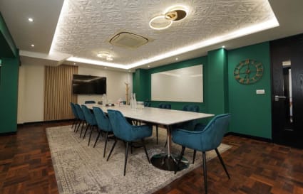 18 Person External Private Office in London | 630 sqft