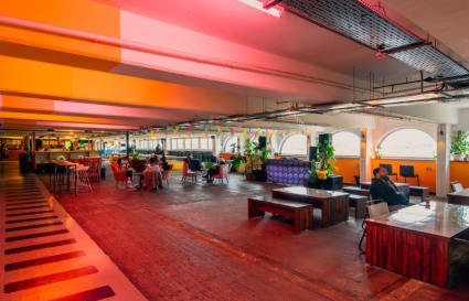 31 Coworking Desks