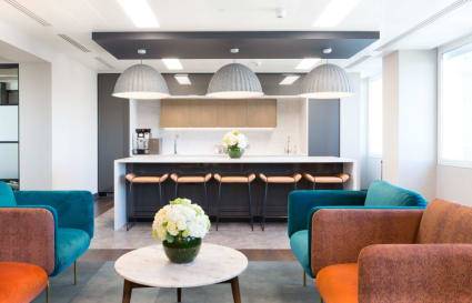 External Private Office for up to 10 People | 348 Sq. Ft.