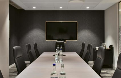 6 Person Private Office in London | 275 Sq. Ft.