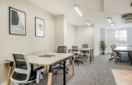16 Person Managed Office in London | 998 sq ft