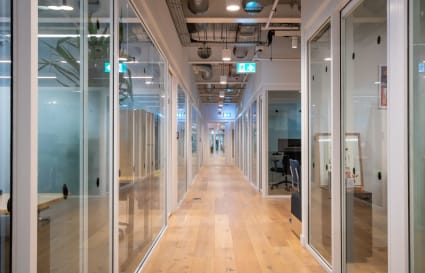 19 Person Managed Office in London | 563 Sq. Ft.