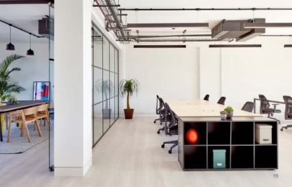 30 Person Managed Office in London with Meeting Room | 2,390 Sq. Ft.