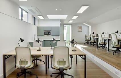 11 Person Managed Office with Meeting Room in London | 1,130 Sq. Ft.