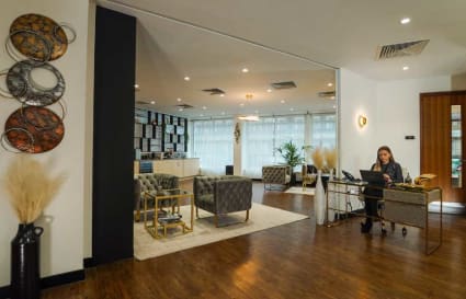 External Private Office for up to 10 Desks | 350 Sq. Ft.