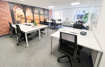 12 Person Serviced Office | 323 Sq. Ft.