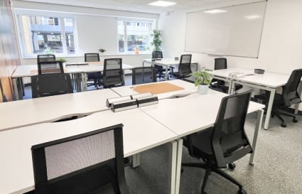 12 Person Serviced Office | 323 Sq. Ft.