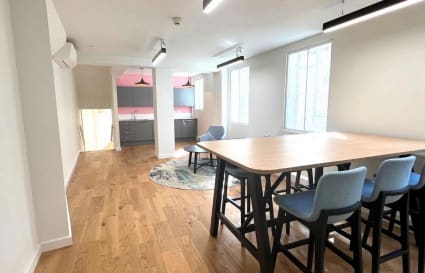 18 Person Managed Office in London with 1 Meeting Room | 2,454 Sq. Ft.