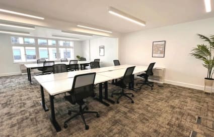 12 Person Managed Office with 1 Meeting Room in Cheapside | 1,303 Sq. Ft.