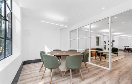 15 Person Managed Office in London | 1,593 Sq. Ft.