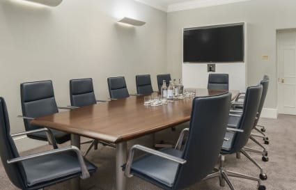 12 Person Private Office in London | 625 Sq. Ft.