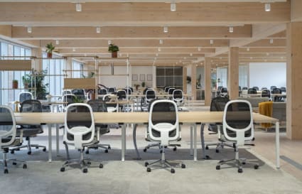 42 Person Private Office with Meeting Room in London | 1,312 Sq. Ft.