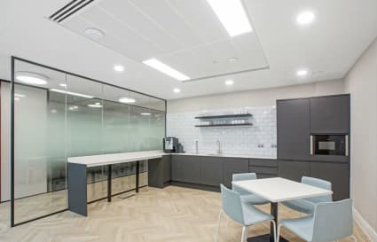 39 Person Managed Office in London | 3,798 sq ft