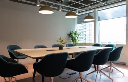 8 Person Private Office in Canary Wharf with Double Aspect