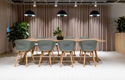 8 Person Private Office in Canary Wharf with Double Aspect