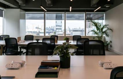 8 Person Private Office in Canary Wharf with Double Aspect