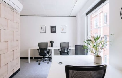 External Private Office for up to 8 People with Meeting Room | 385 sqft