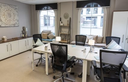 External Private Office for up to 8 People with Meeting Room | 385 sqft