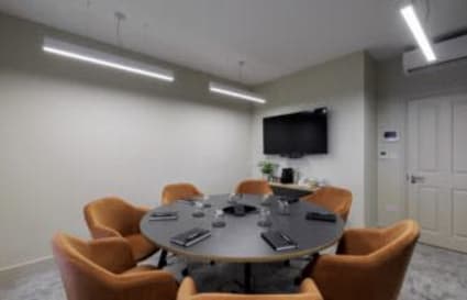 12 Person Private Office in London