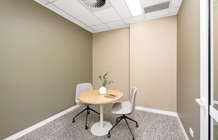 122sqm Newly Fitted Suite w/ 10 Workstations, Boardroom, Meeting Room, Reception & Kitchen/Breakout