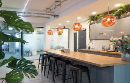 18 Desk Private Office with 14 Workstations and 4pax Meeting Room