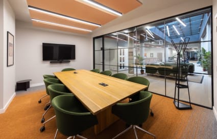 30 Person Managed Office in London | 826 Sq. Ft.