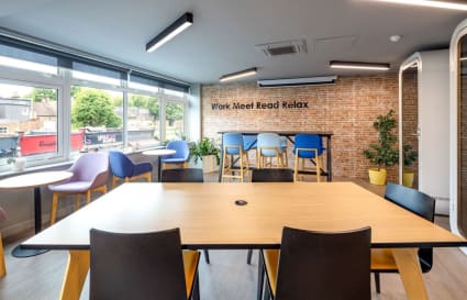 1 Hot Desk in London