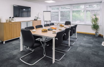 1 Hot Desk in London
