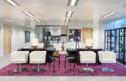 9 Person External Private Office in London | 318 Sq. Ft.