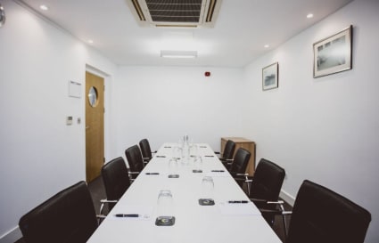 External Private Office for up to 12 People | 650 Sq. Ft.