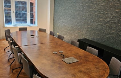 9 Person Private Office in London | 330 Sq. Ft.
