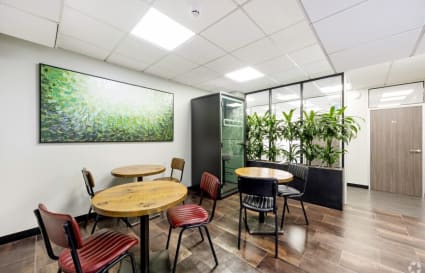 Modern, Fully-Serviced 10-Person Office - Just 300m from Farringdon Station.