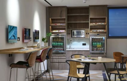 7 Person Private Office with Meeting Room in London | 390 Sq. Ft.