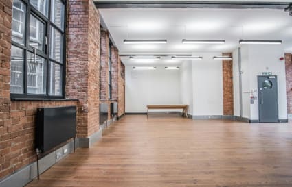 27 Person Managed Office in London | 2,140 sq ft