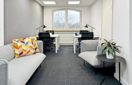 4 Person External Private Office