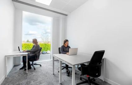 7 Person External Private Office
