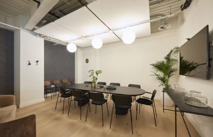 10 Person External Private Office in High Holborn | 320 Sq. Ft.