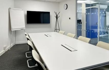 Private Office for up to 6 Desks