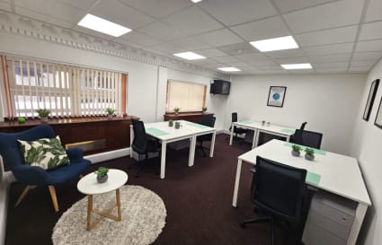 8 Person External Private Office with Meeting Room in London | 413 sq ft