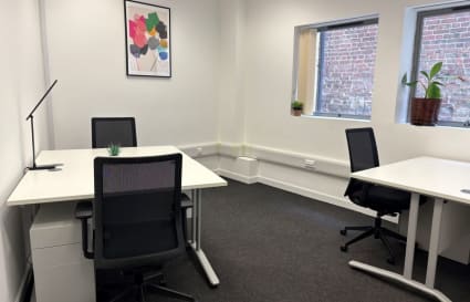 4 Person Private Office in London | 163 Sq. Ft.