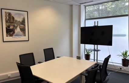 4 Person Private Office in London | 163 Sq. Ft.