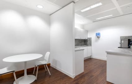 4 Person External Private Office