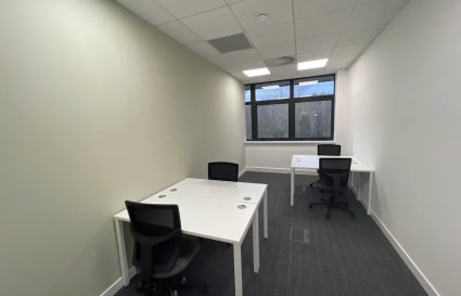 4 Person External Private Office