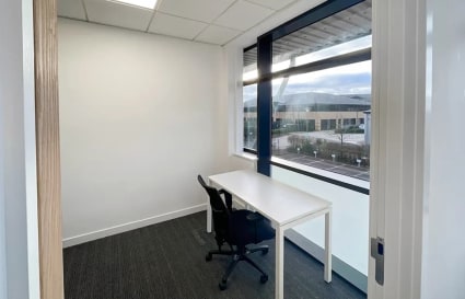 4 Person External Private Office