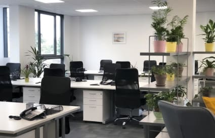 30 Person Self-contained Private Office with 4-5 Private Rooms 