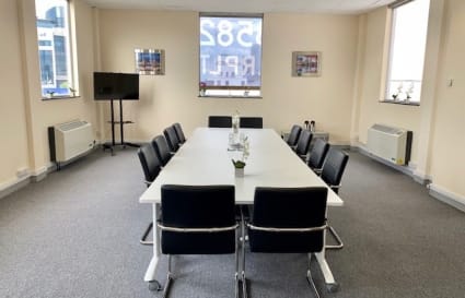 9 Person Private Office in Brentford | 440 sq ft