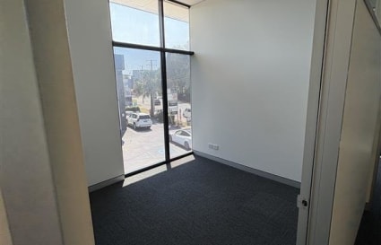 Room available, street facing, lots of light approx 3m x 3m